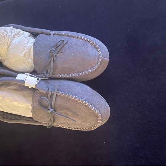 Old Navy Sherpa Lined Moccasin Slippers - Picture 5 of 6